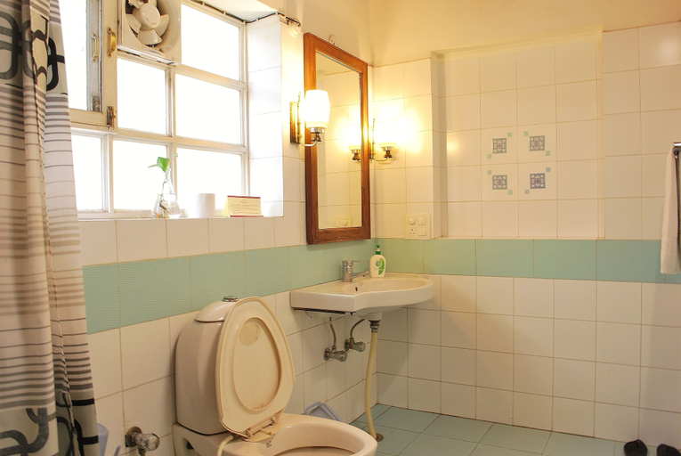 Bathroom 4, Jai Niwas, Jaipur