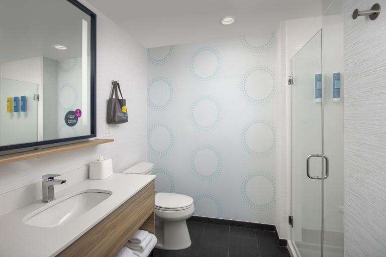 Bathroom 4, Tru by Hilton Mt Pleasant Charleston, Charleston