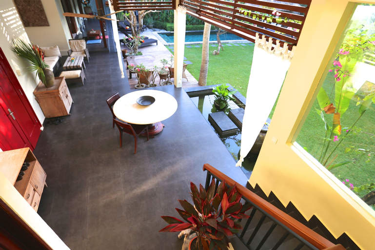 Exterior & Views 19