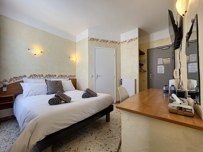 Bedroom 4, Le Provence Hôtel Golfe Juan, Alpes-Maritimes