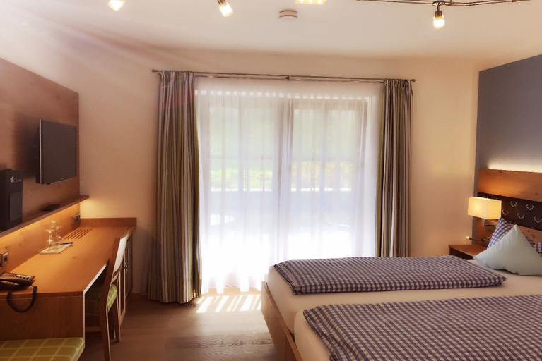Bedroom 5, Hotel Am Wiesenhang - Garni, Garmisch-Partenkirchen