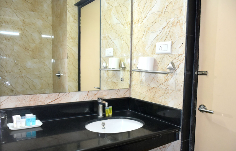 Bathroom 4, Hotel City Inn Varanasi, Varanasi