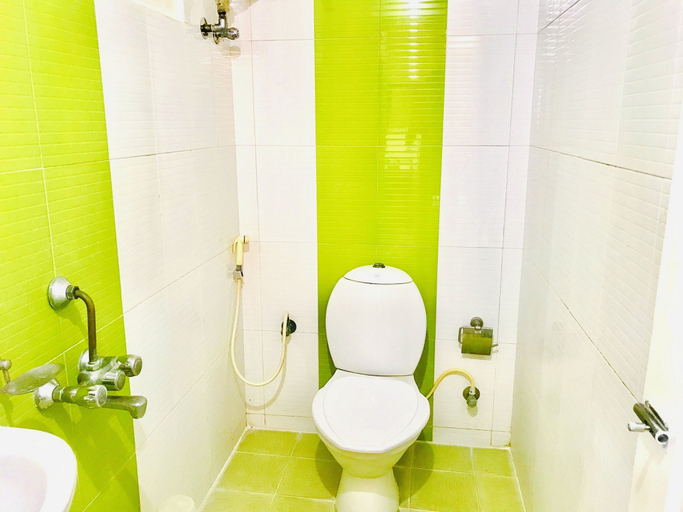 Bathroom 3, Hotel Halfmoon Hospitality, Chennai
