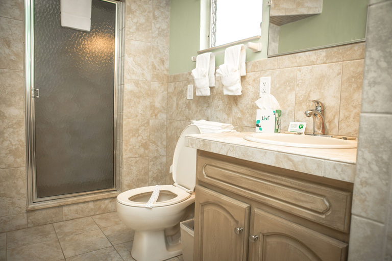 Bathroom 4, Ragged Edge Resort & Marina, Monroe