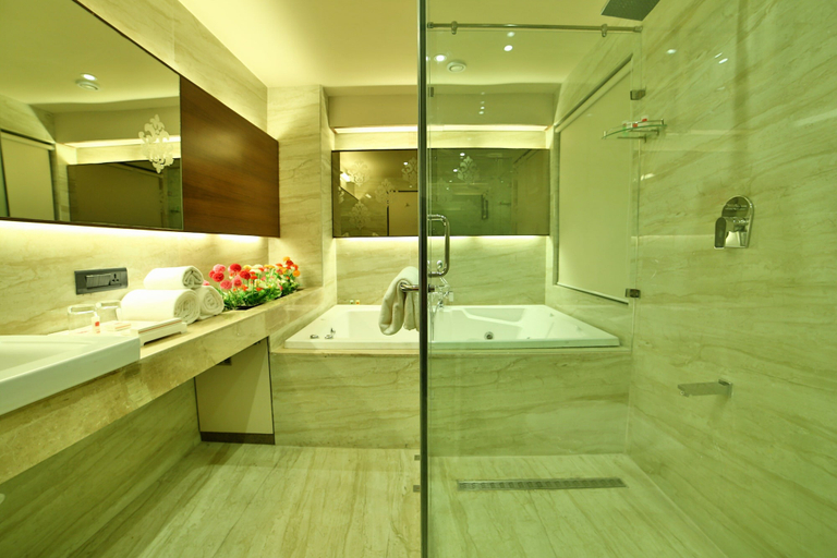 Bathroom 4, hotel G Express, Ahmadabad