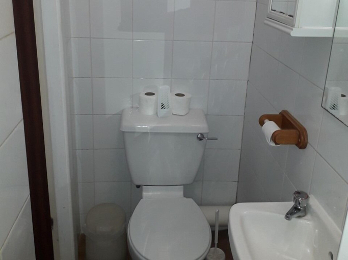 Bathroom 3, Belroy Hotel, Blackpool