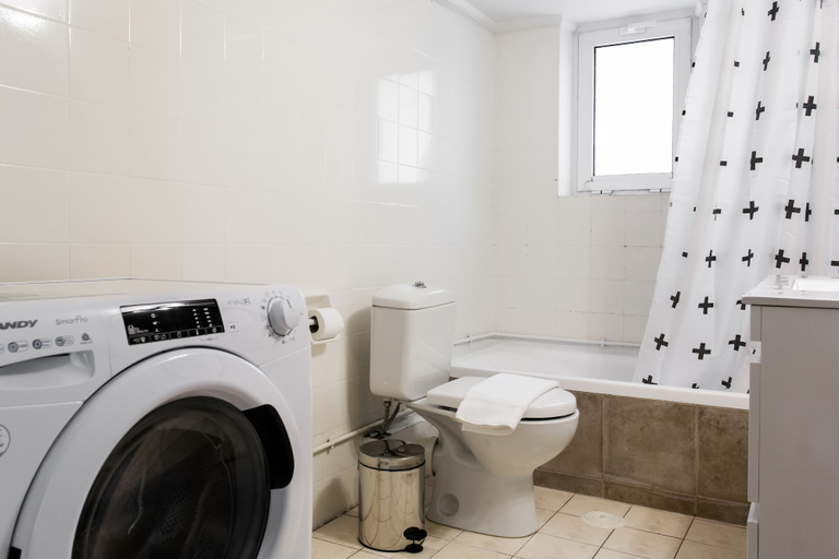 Bathroom 5, Pleasant 2BR Apartment near HELEXPO, Attica
