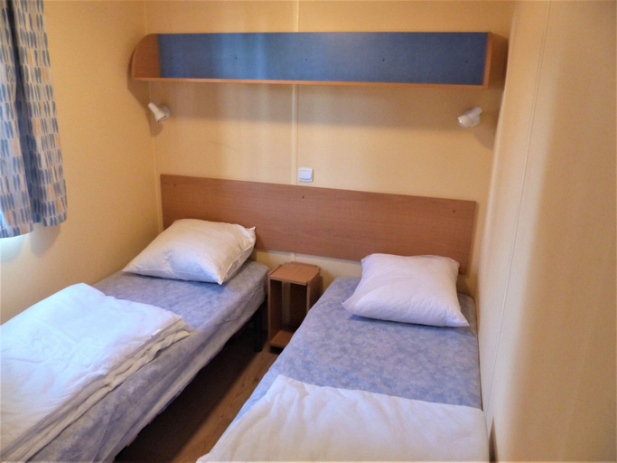 Bedroom 2, Camping Le Pontis, Dordogne