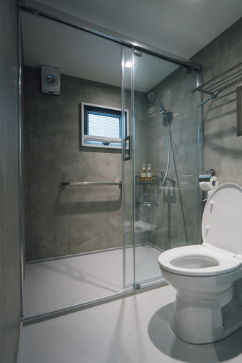 Bathroom, tana camper van, Yilan
