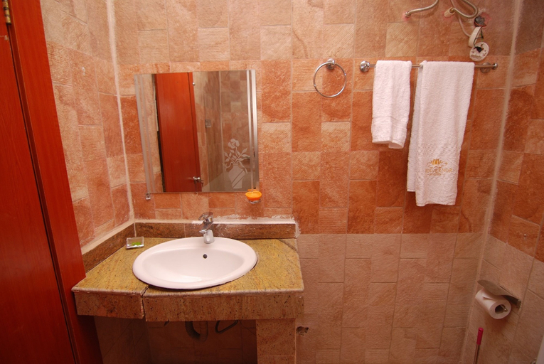Bathroom 3, The Grosvenor Suite, AbujaMun