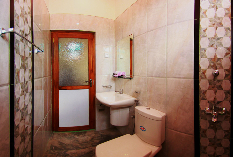 Bathroom 4, Grand Residence, Tangalle