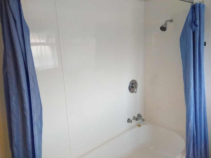 Bathroom 3, The Redwood Hotel, Christchurch