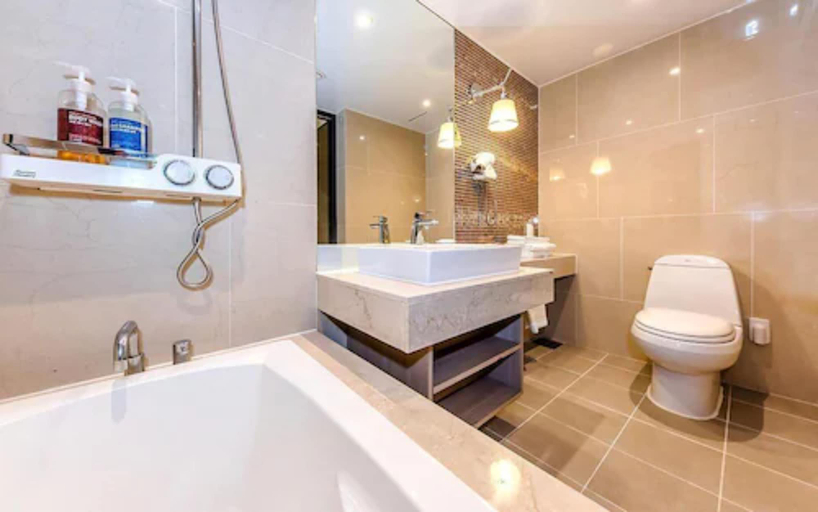 Bathroom 5, Noblepia Hotel, Seogwipo
