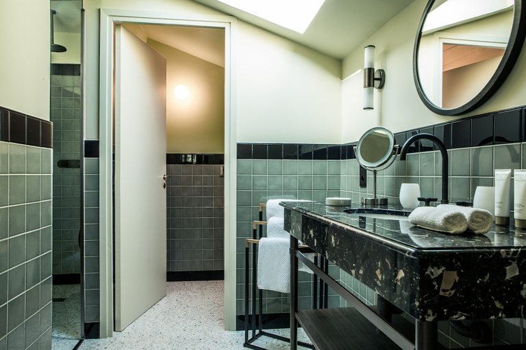 Bathroom 5, Hotel Le Pigonnet, Bouches-du-Rhône