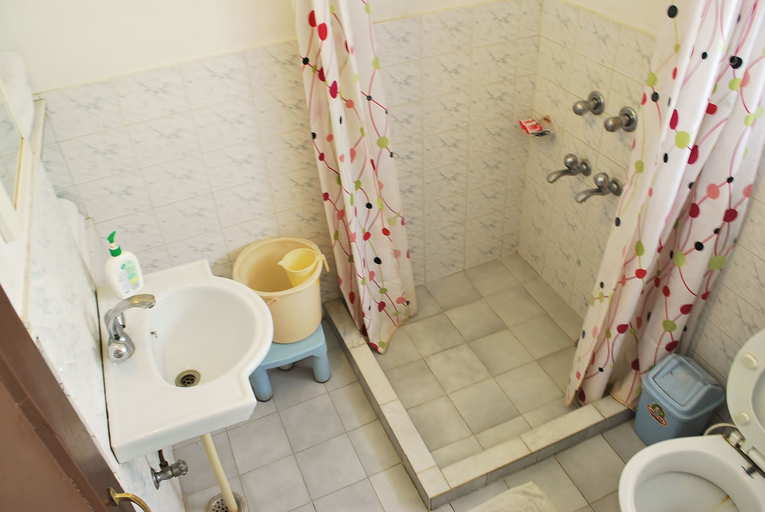Bathroom 4, Jai Niwas, Jaipur