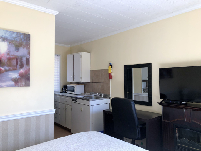 Bedroom 5, Edgewater Motel and Campground, Timiskaming