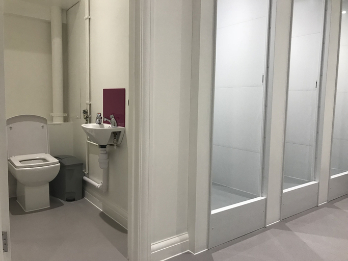 Bathroom, Bowden Court - Hostel, London