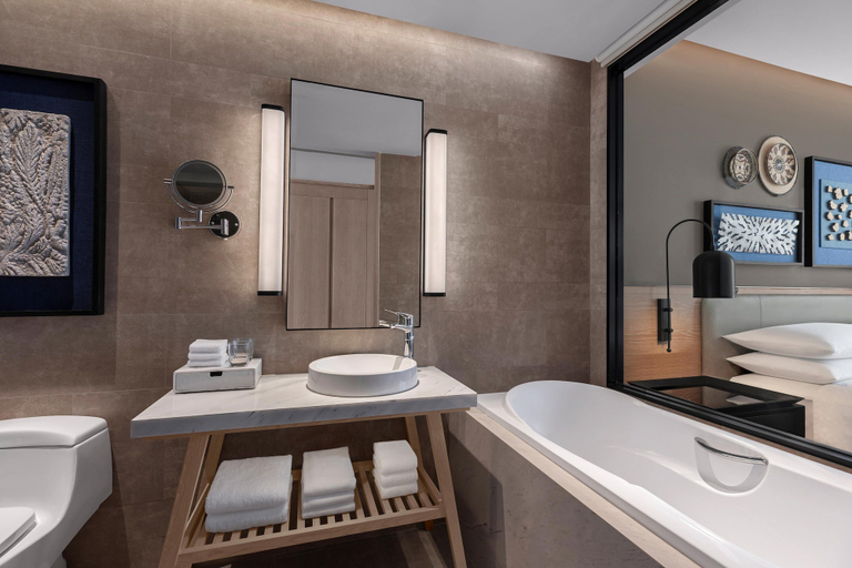 Bathroom 5, Four Points by Sheraton Phuket Patong Beach Resort, Pulau Phuket