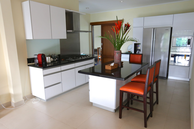 Dining Room 11
