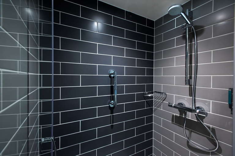 Bathroom 5, Holiday Inn Express EDINBURGH - CITY WEST by IHG, Edinburgh