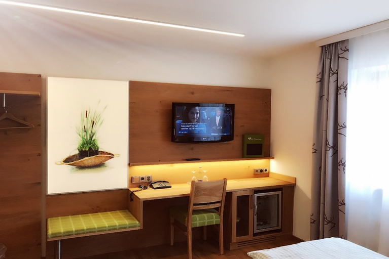 Bedroom 5, Hotel Am Wiesenhang - Garni, Garmisch-Partenkirchen