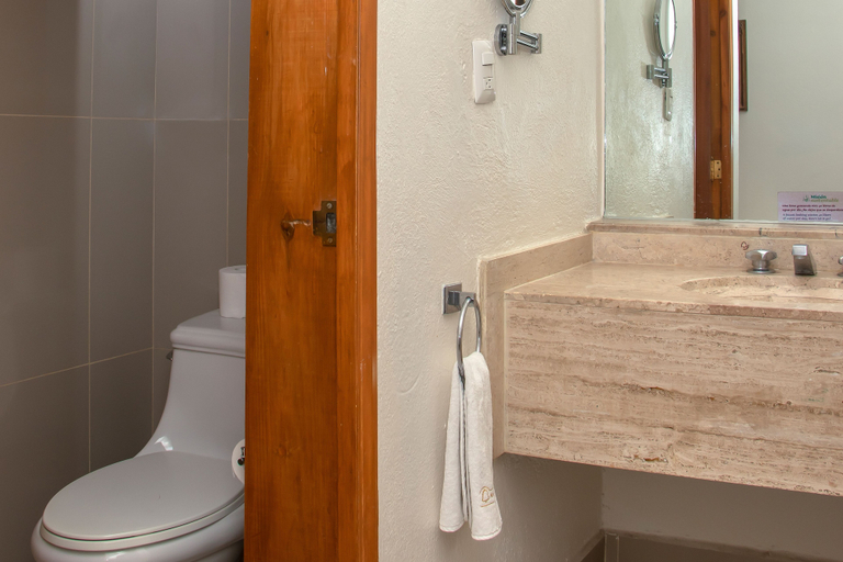 Bathroom 4, Hotel Provincia Juriquilla, Querétaro