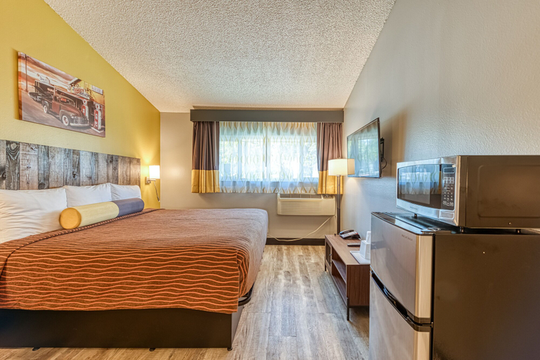 Bedroom 3, La Mirage Inn - Hollywood, Los Angeles