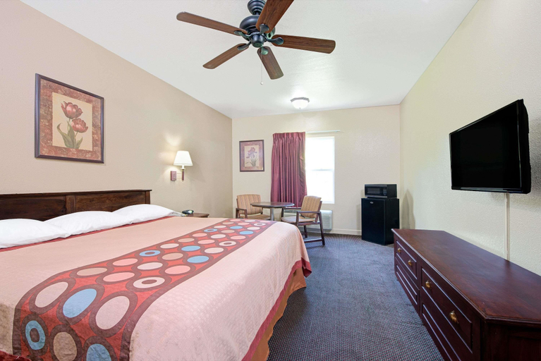 Bedroom 3, Super 8 by Wyndham St. Louis Airport, Saint Louis