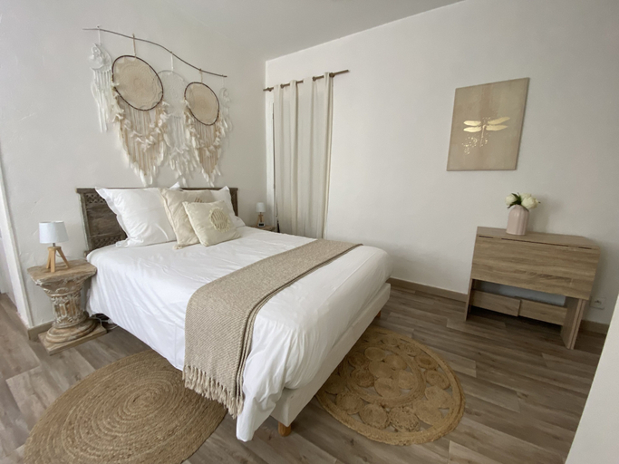 Bedroom 4, Nuit et Spa en Brenne, Indre