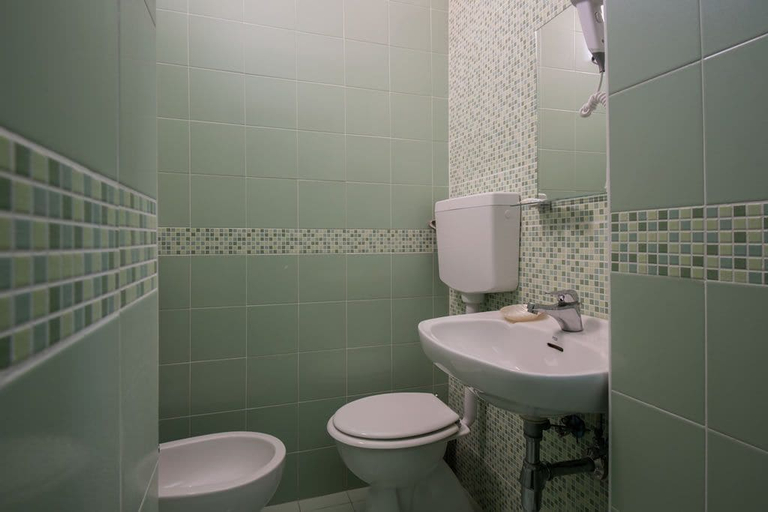 Bathroom 4, Hotel Scarlet, Rimini