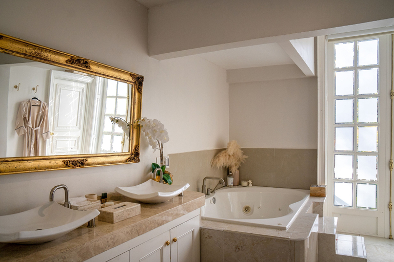 Bathroom 5, Mansion Papilio, Mexico City
