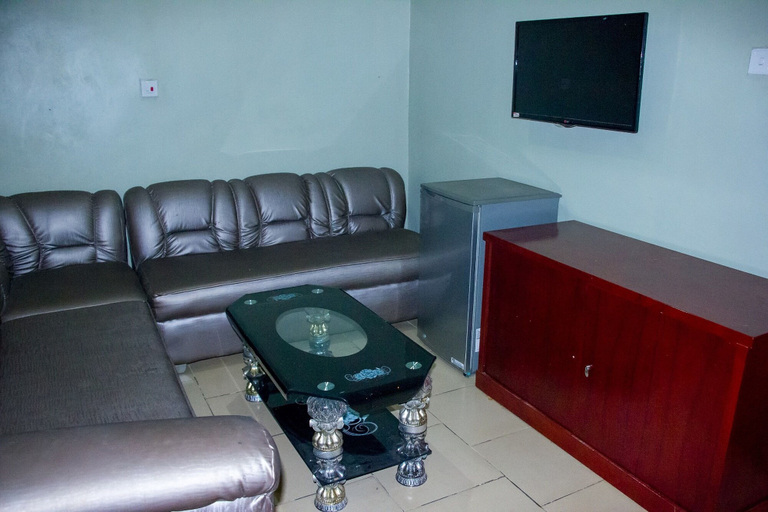 Others 5, Folade Hotel, Apapa