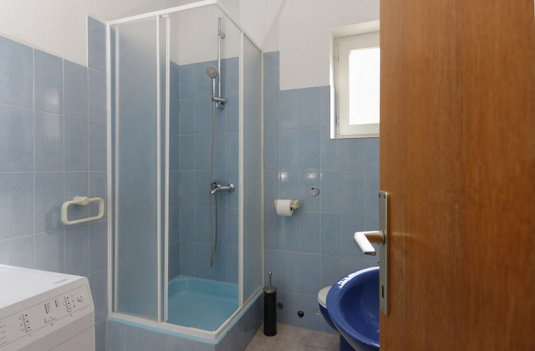 Bathroom 3, Apartment Perina, Sutivan