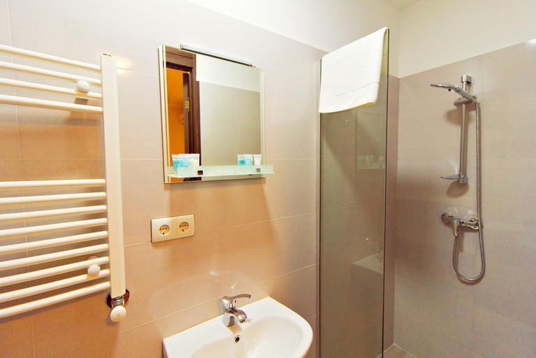 Bathroom 3, Hotel Tabi, Tbilisi