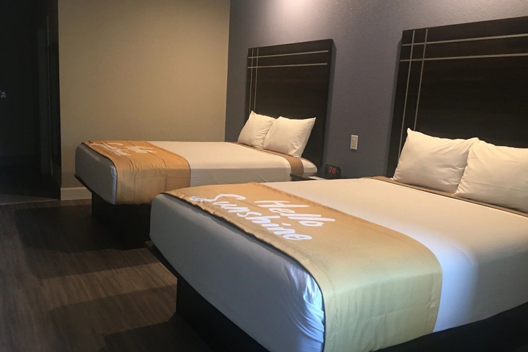 Bedroom 2, Days Inn & Suites by Wyndham La Porte, Houston