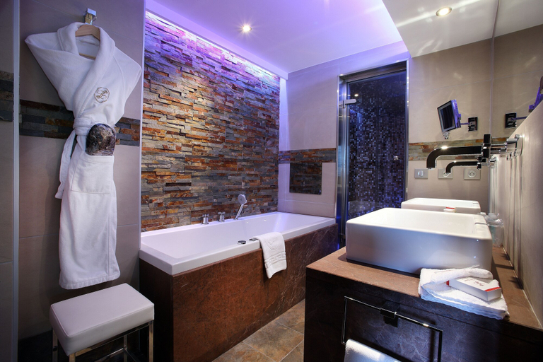 Bathroom 5, Hôtel Le Lana, Savoie