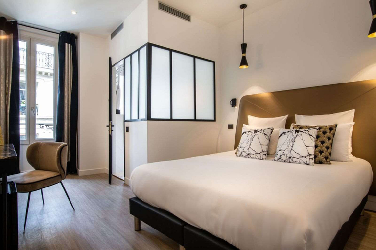 Bedroom 5, Hotel Royal Opera, Paris