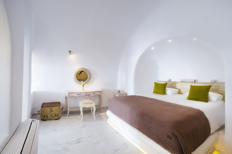 Bedroom 5, Hyperion Oia Suites, South Aegean