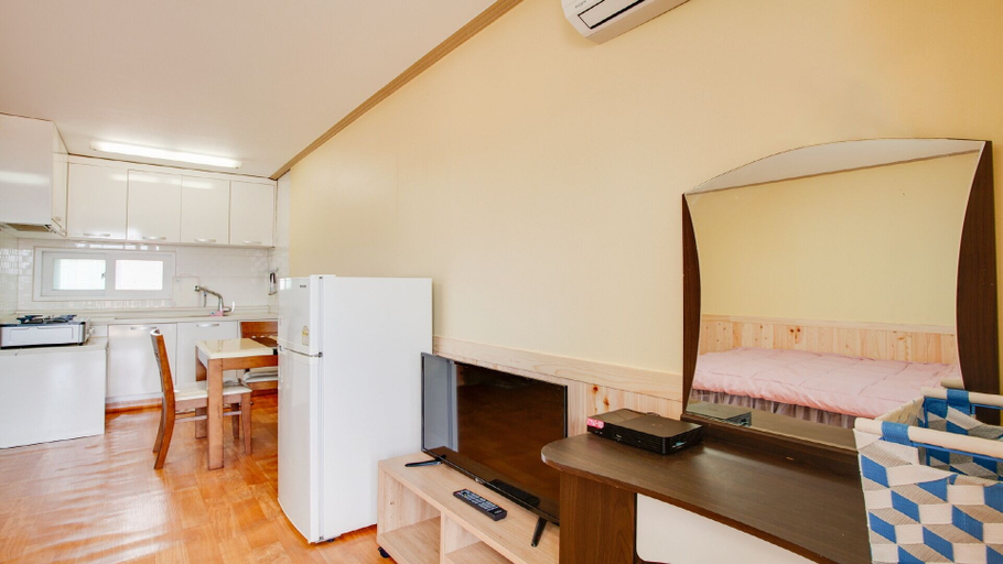Others 5, Taean Vellise Pension, Taean