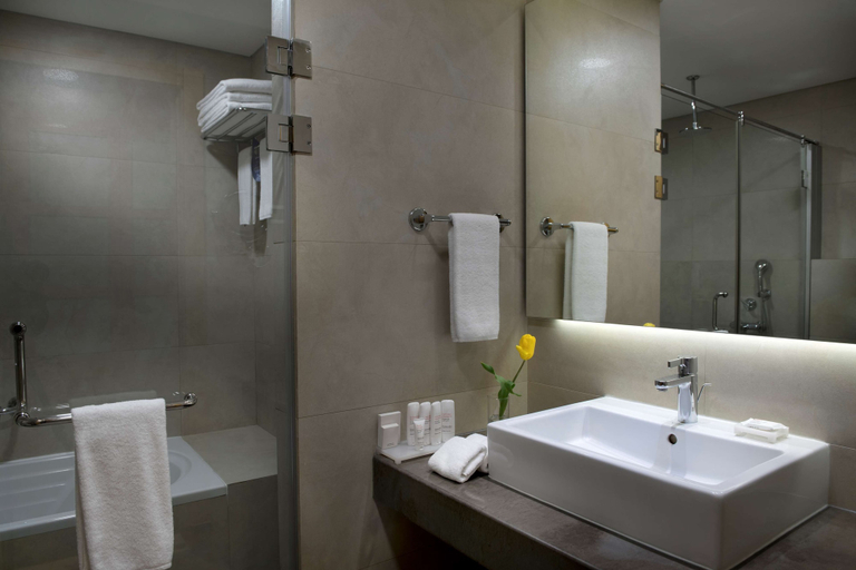 Bathroom 4, Radisson Blu Hotel, Beirut Verdun, Beirut