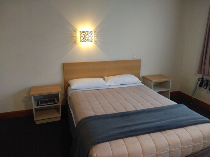 Bedroom 2, The Redwood Hotel, Christchurch