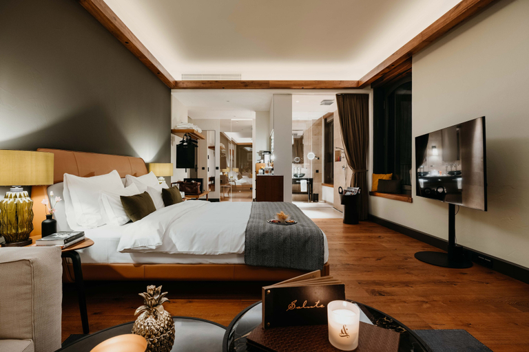 Bedroom 4, DO & CO Hotel München, München