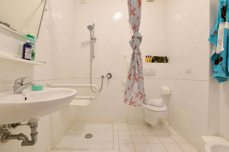 Bathroom 3, Isaresidence Holiday Resort, Venezia