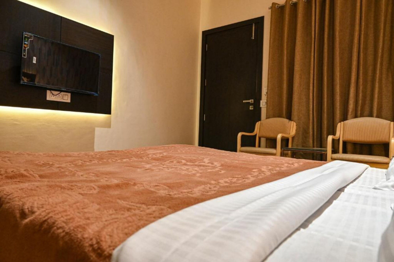 Bedroom 1, Goroomgo Shamyana Hotel Punjab, Pathankot