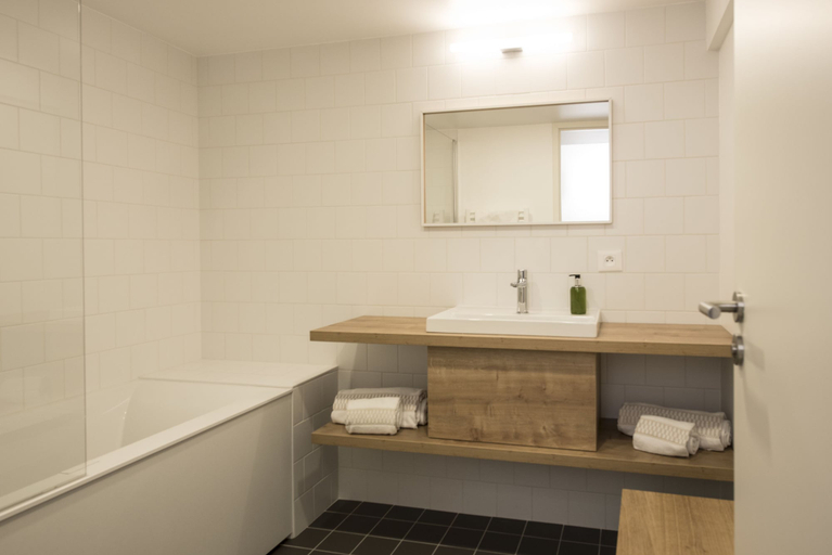Bathroom 5, Appart'Hôtel le Génépy, Haute-Savoie