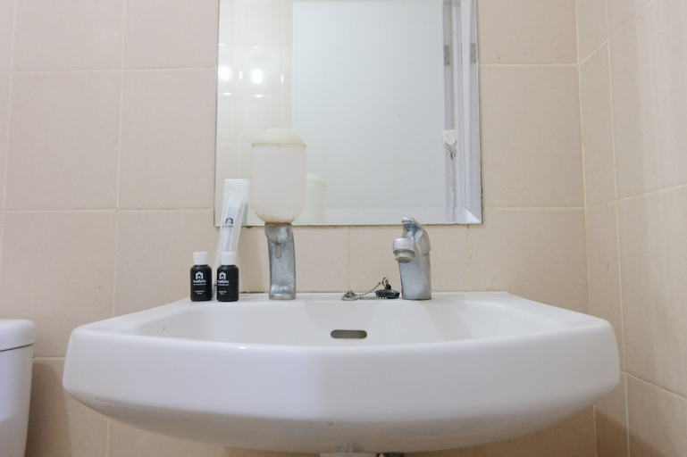 Bedroom 5, Great Deal 2BR at Apartment Parahyangan Residence By Travelio, Bandung