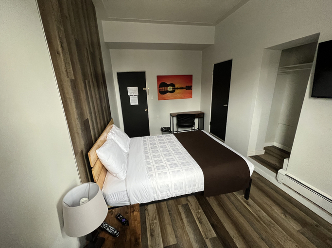 Bedroom 3, Commercial Hotel, Division No. 11
