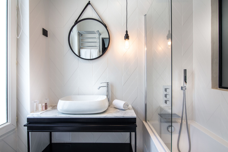 Bathroom 4, Hotel Royal Opera, Paris