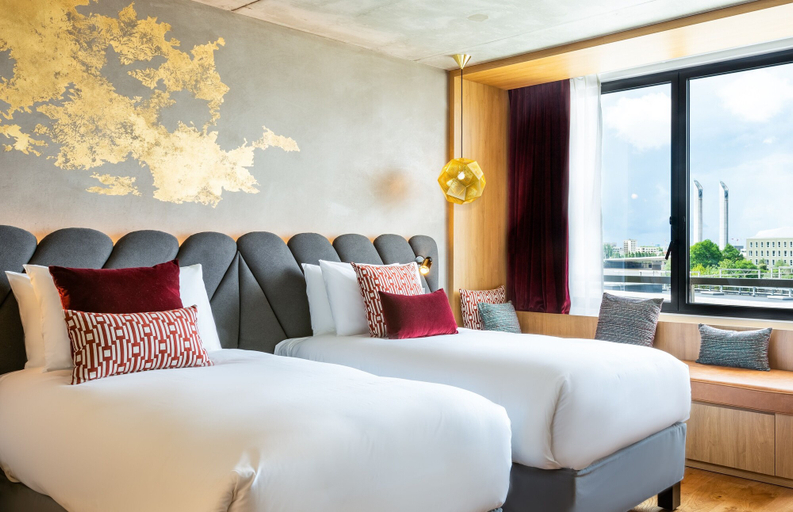 Bedroom 3, Renaissance Bordeaux Hotel, Gironde