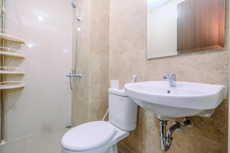 Bathroom 5, Modern and Comfort 2BR Transpark Cibubur Apartment By Travelio, Depok